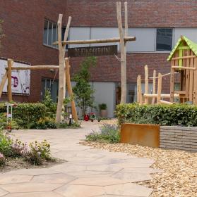 Opening Kindertuin bij het Flevoziekenhuis op TV