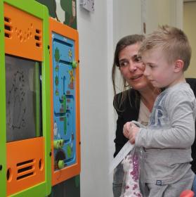 Officiële opening wachtkamer speelpanelen voor kinderen