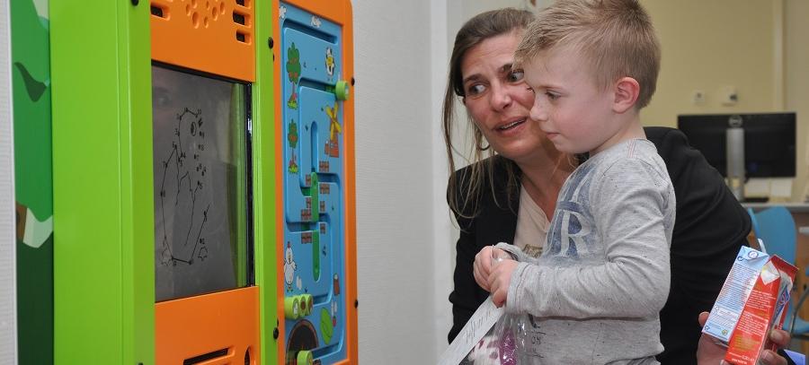 Officiële opening wachtkamer speelpanelen voor kinderen